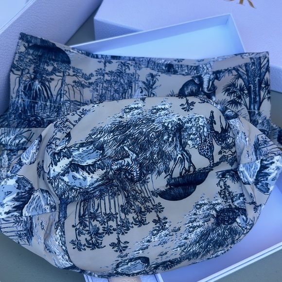 New LIMITED EDITION MISS DIOR Travel Spray & Pouch Set - Picture 4 of 4